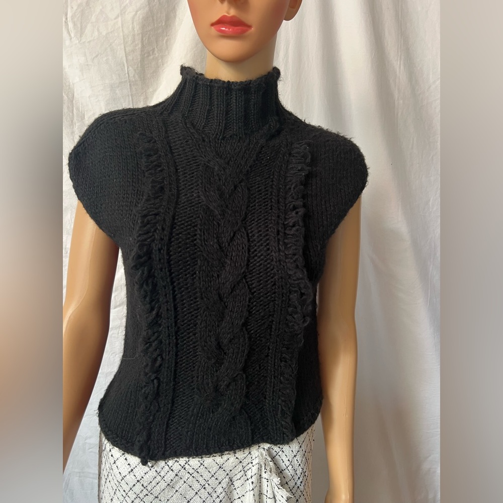 Turtle Neck Sleeveless Sweater